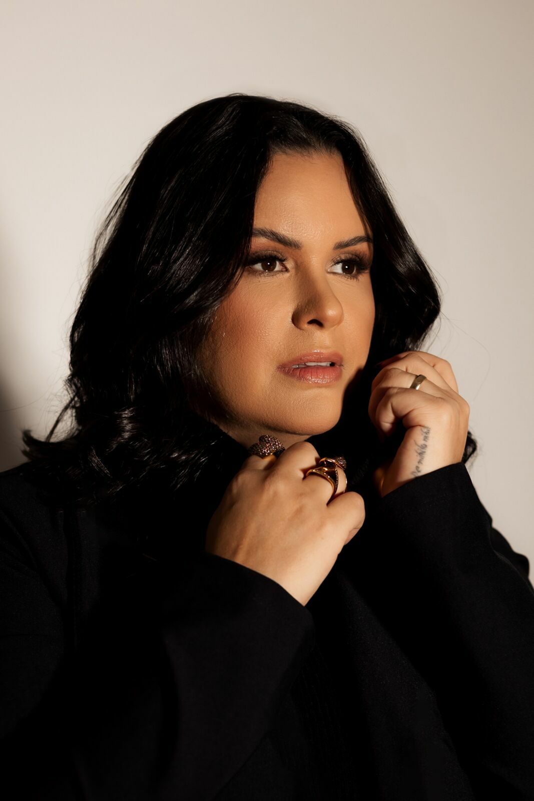 Foto do Sobre de Angela Aysha - Fotógrafa Posicionamento de imagem, ensaios femininos, gestante